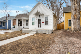 Building Photo - 1018-1020 Akin Ave