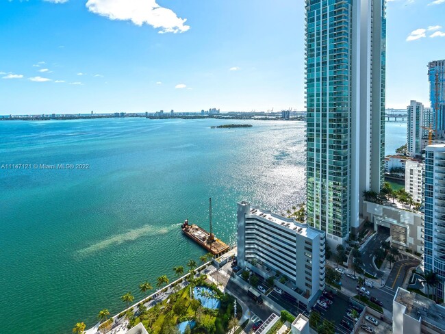 Foto del edificio - 650 NE 32nd St