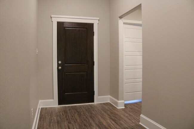 Foto del edificio - 5421 Meadow Ridge Dr