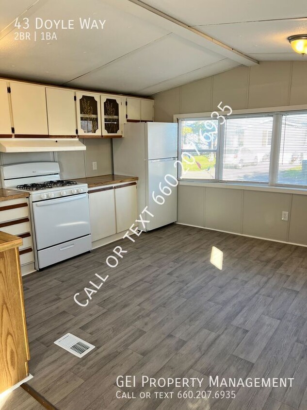 Foto principal - Cozy updated 2 bedroom home! Home Warranty...