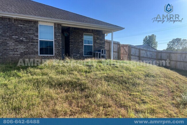 Building Photo - 3 Bedroom Townhome In Carl Junction!