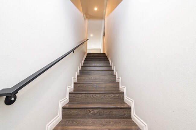 Foto del edificio - 4722 St Charles Pl