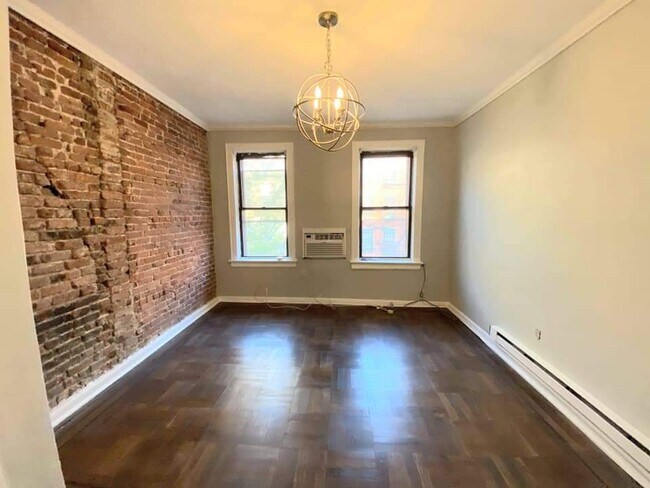 Building Photo - 108 Willow Ave