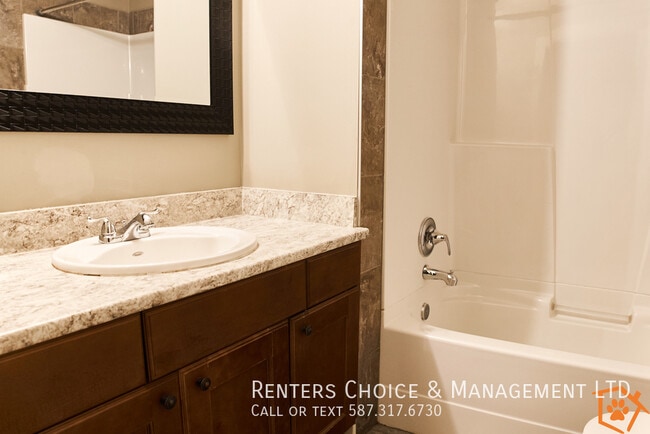 Building Photo - Pet Friendly Townhouse, No Lawn Care Respo...