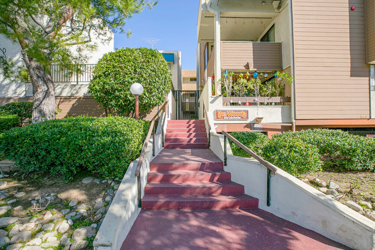 540 N Jackson St Unit 303, Glendale, CA 91206 Condo for Rent in