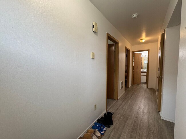 Foto del edificio - 4 Bedroom 2 Bathroom Duplex - Near WWU