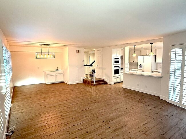 Building Photo - 2805 Unicornio St