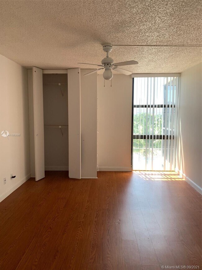 Building Photo - 20301 W Country Club Dr