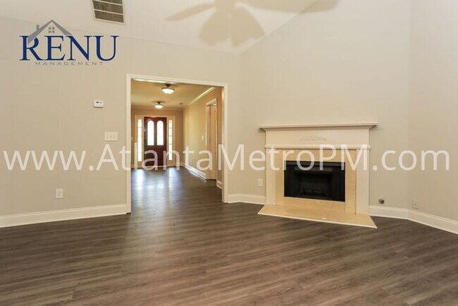 Building Photo - Now Available! 3 bedroom 3 bath!