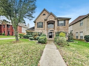 Building Photo - 11911 Lakewood Hills Dr