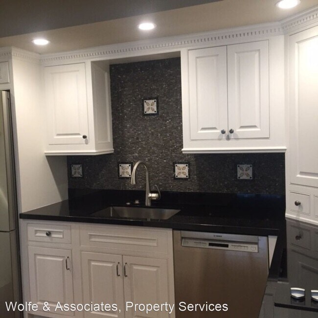 Foto del edificio - 1 br, 1 bath House - 220 Elm Street #9