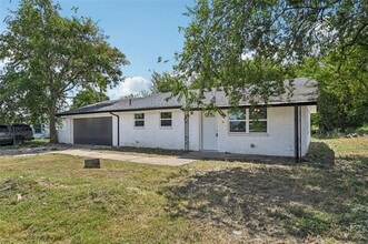 Building Photo - 111 W Spurgeon St