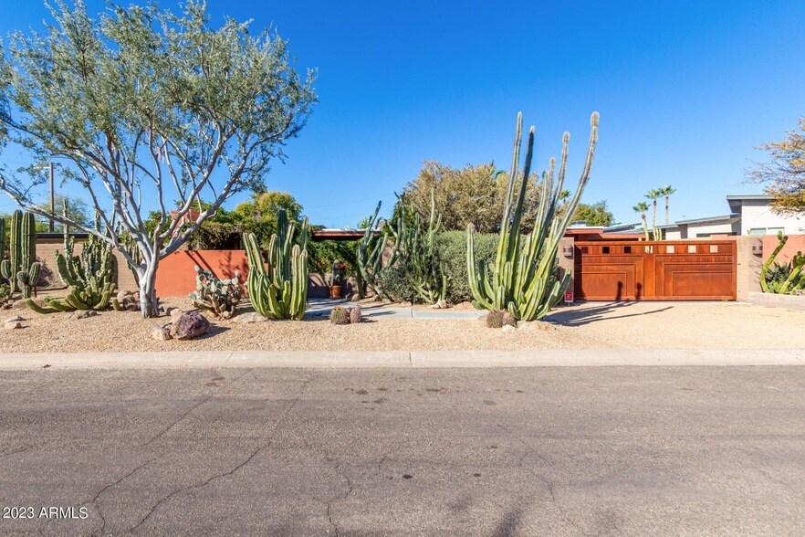 Primary Photo - 5018 N 71st Pl