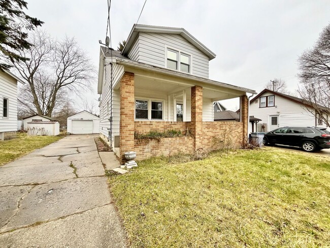 Building Photo - Three Bedroom Home in Northeast Grand Rapids