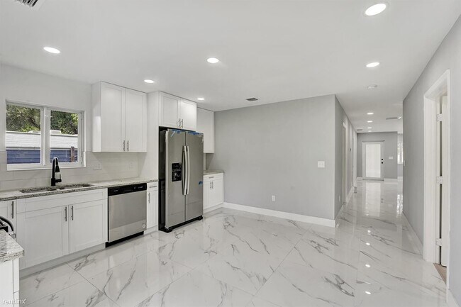 Foto del edificio - 3 br, 2 bath House - 264 NW 1st Ter