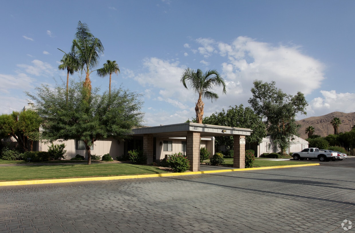 Primary Photo - Smoke Tree Apartments