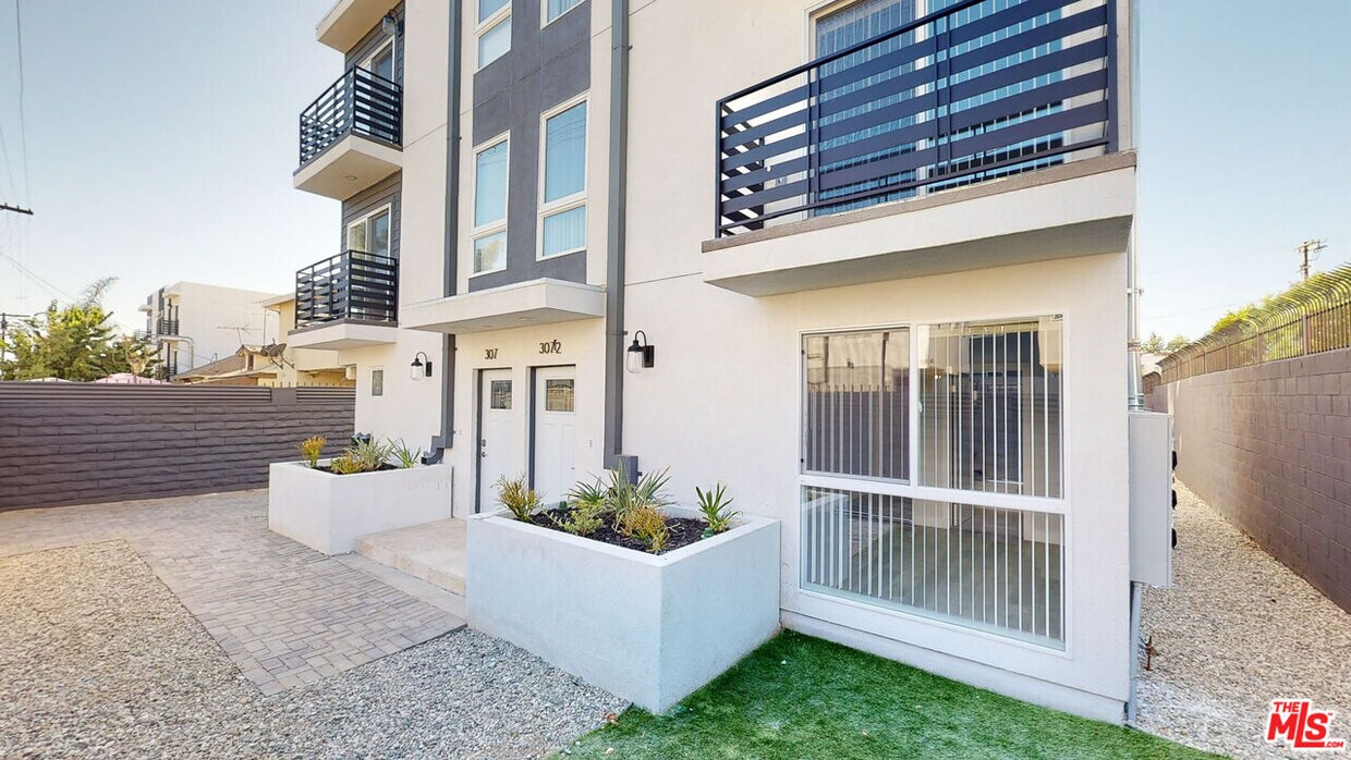 307 Rosemont Ave Unit 1/2, Los Angeles, CA 90026 Room for Rent in Los