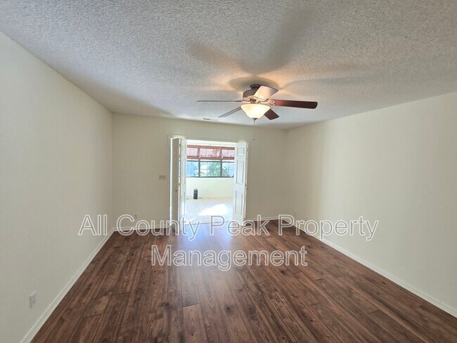 Photo - 1322 Greenbrook Ln House