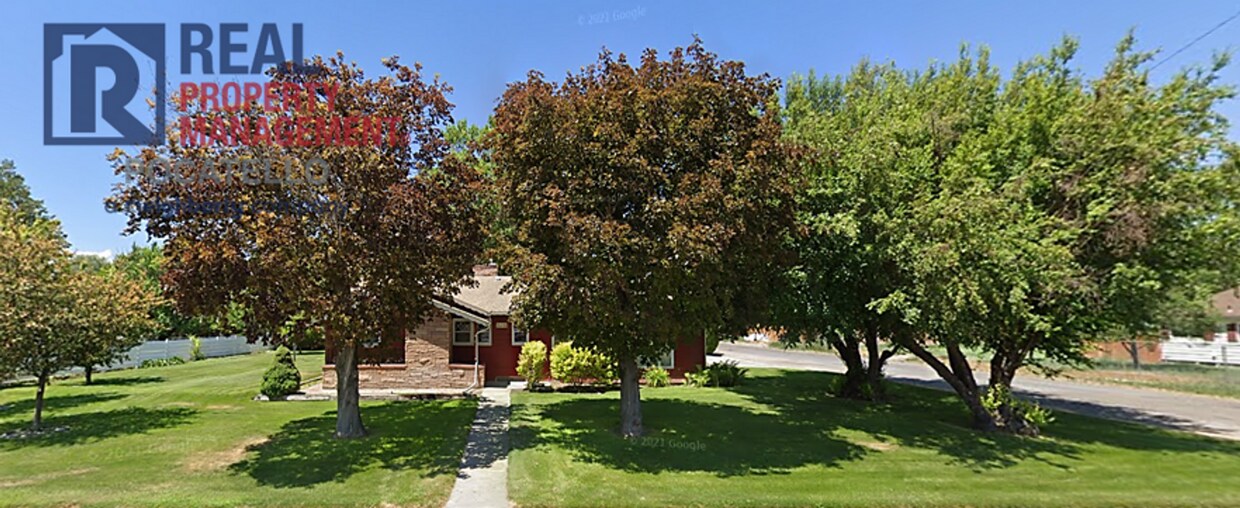 Primary Photo - 3 Bedroom 2 bath - Double car garage