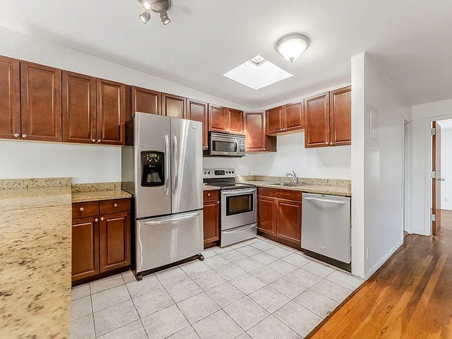 Foto del edificio - 5-47-47 51st Ave