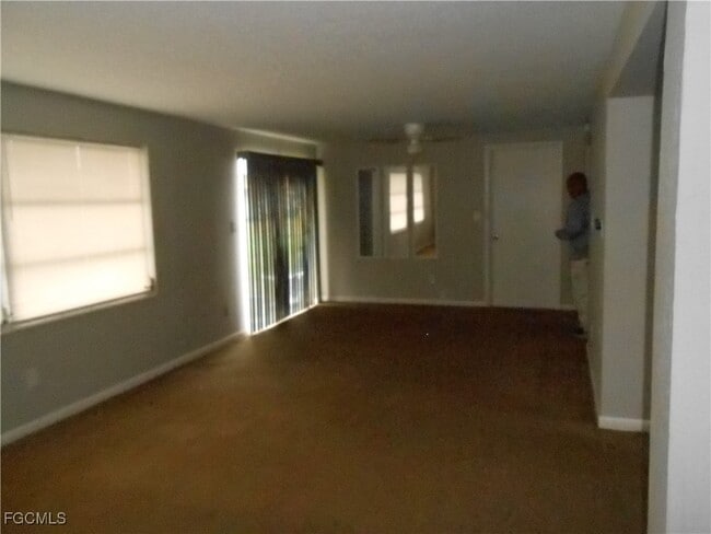 Foto del edificio - 241 Thistle Ct