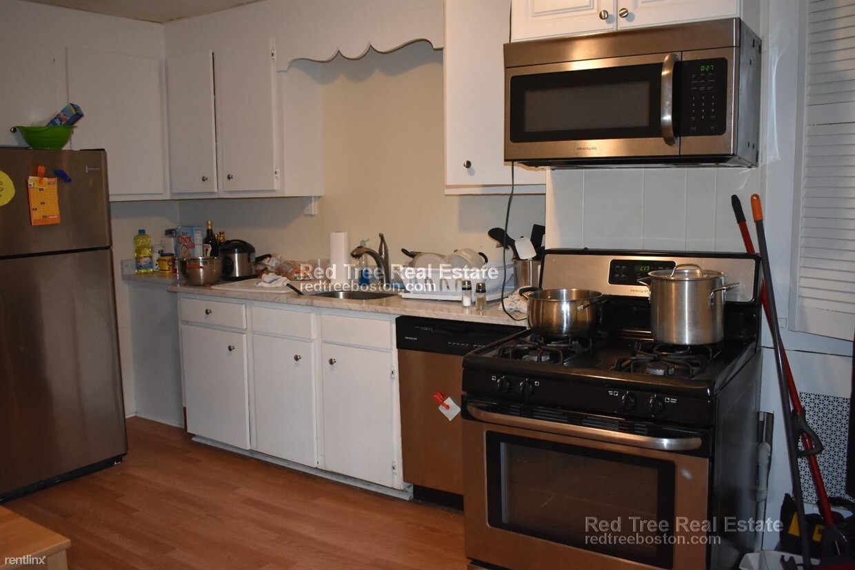 17 Frankfort St, East Boston, MA 02128 Condo for Rent in East Boston