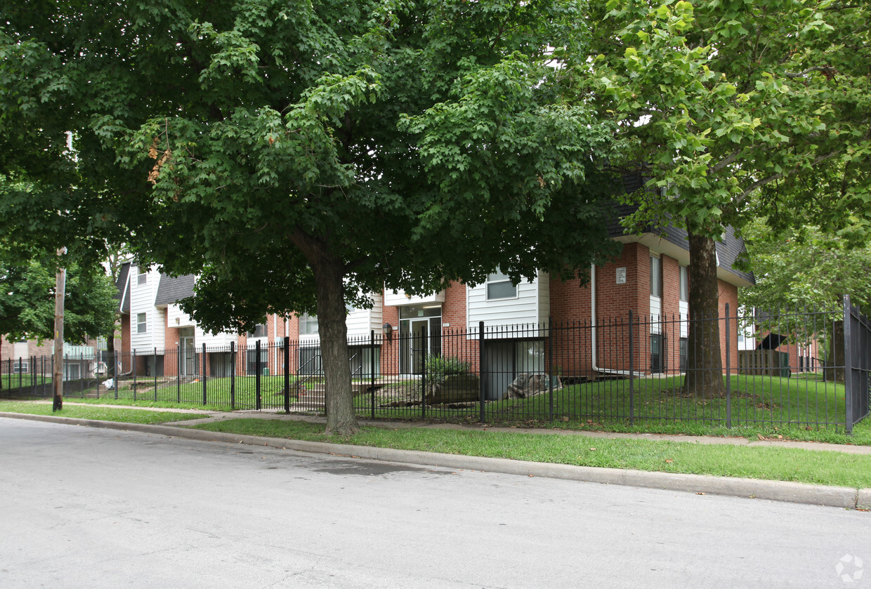 Building Photo - 301-307 Garfield Ave