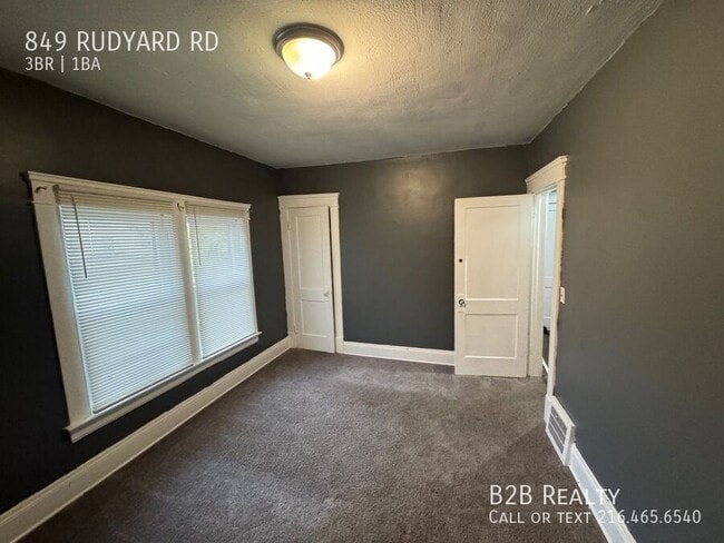 Building Photo - 849 Rudyard Rd