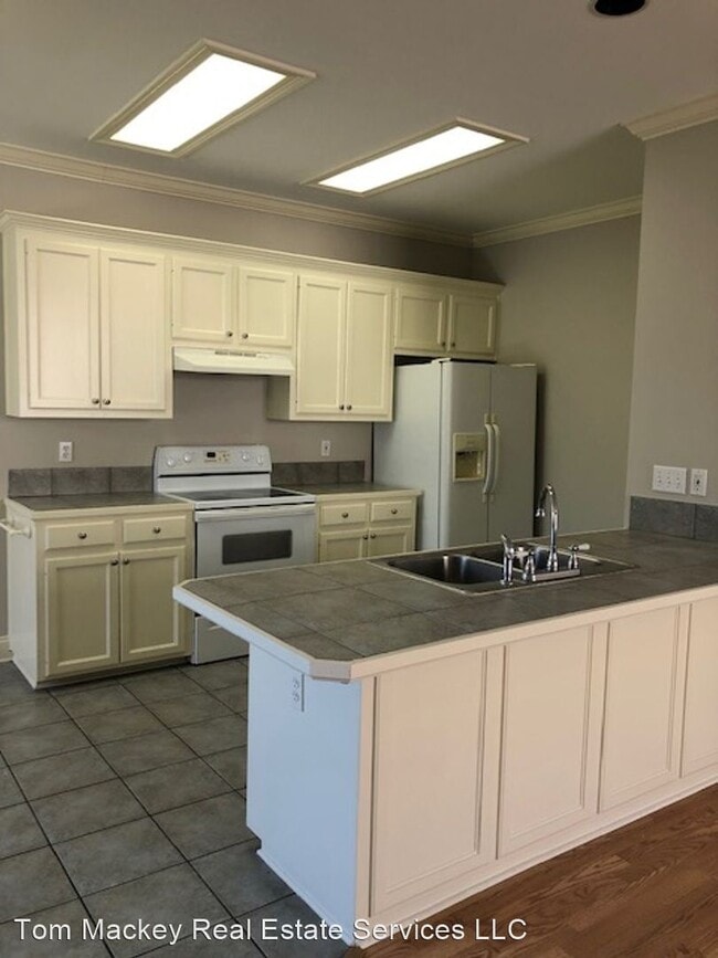 Building Photo - 3 br, 2 bath House - 5555 Ducros Dr.