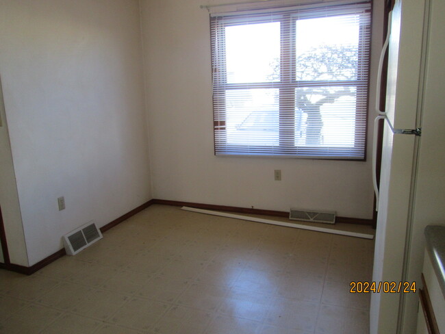 Dining area in kitchen - 3510 Plum St