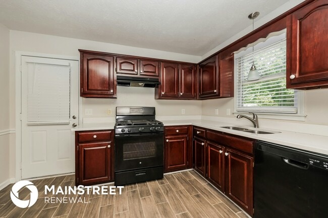 Foto del edificio - 4930 Cloverhill Dr