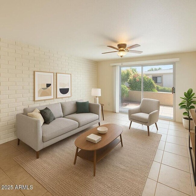 Foto del edificio - Luxury and Resort like Living at Scottsdale Park Place!!!  Tile throughout, light, bright and Pri...