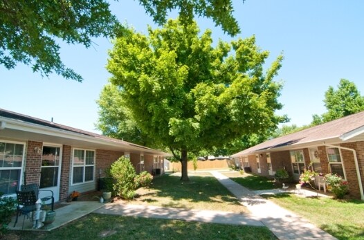 Primary Photo - Westmor & Park Villa Apartments