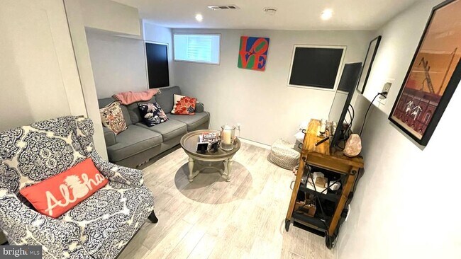 Foto del edificio - 1165 S Mole St