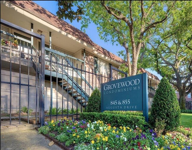 Foto del edificio - 855 Augusta Dr