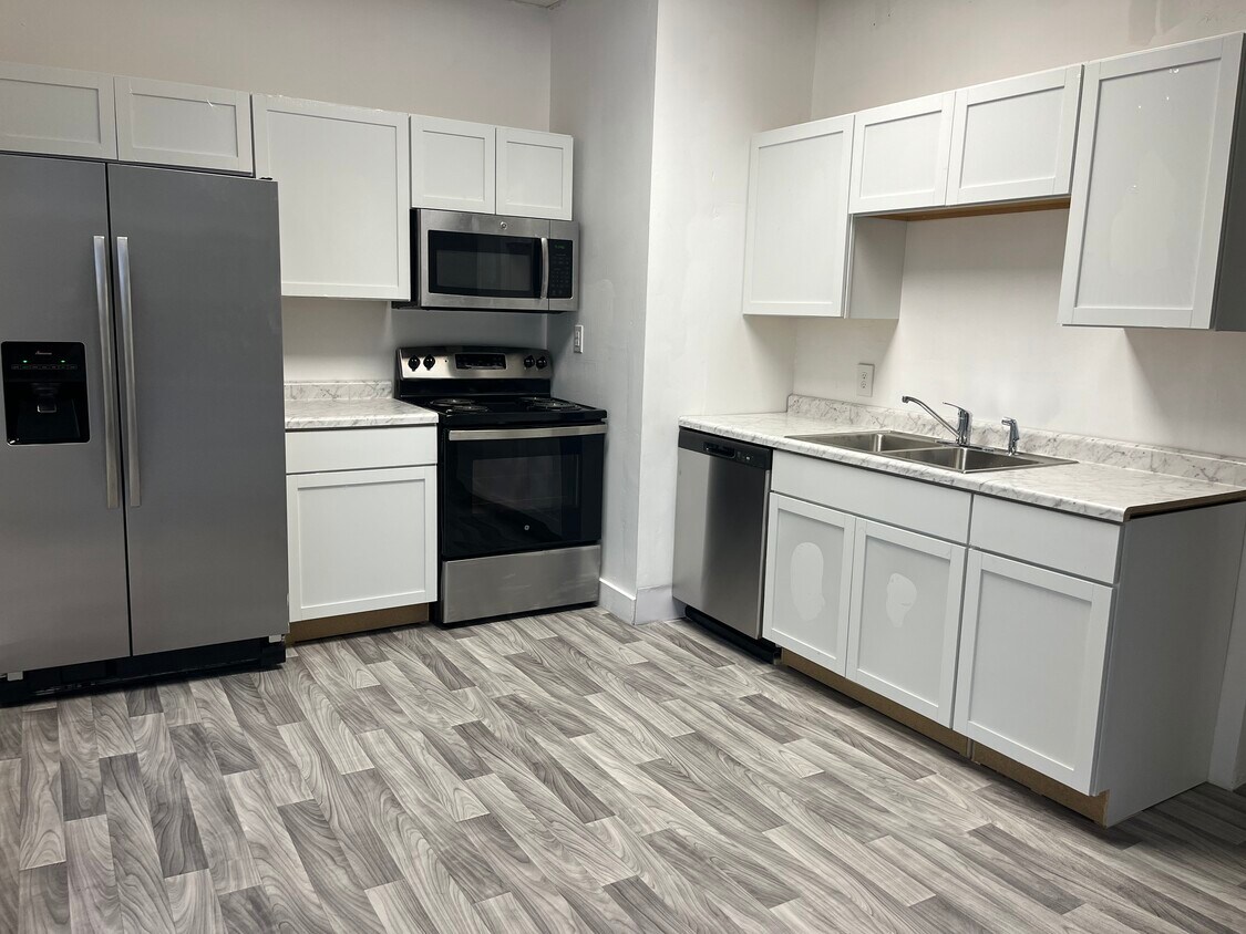 Kitchen - 1007 S Indiana St