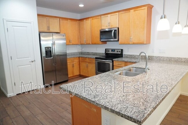 Building Photo - 1738 W Pollack St