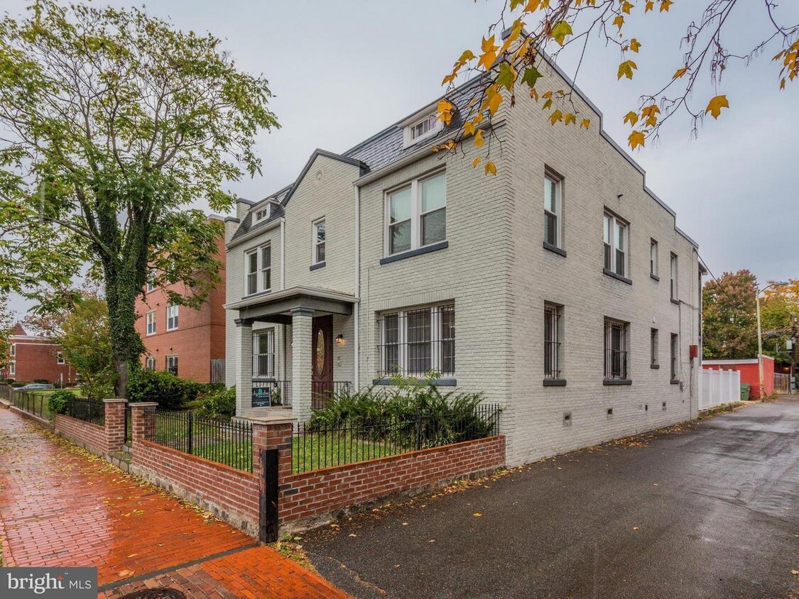 Primary Photo - 1412 A St SE