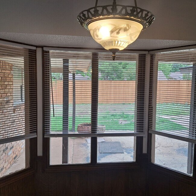 Building Photo - 3514 77th Dr