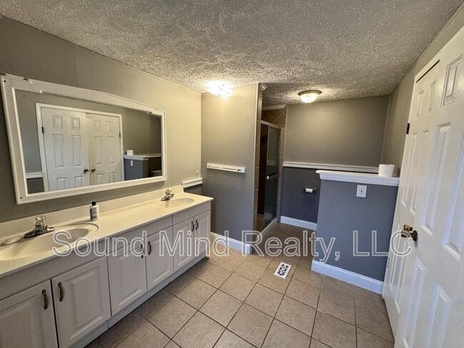 Building Photo - 5816 Goolsby Ct