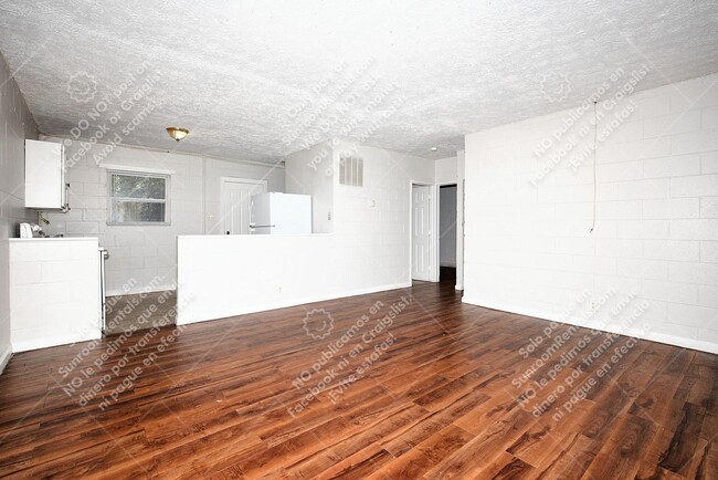 Foto del edificio - 1256 W 23rd St