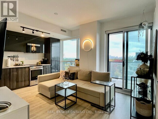 Photo du bâtiment - 2369 Danforth Ave