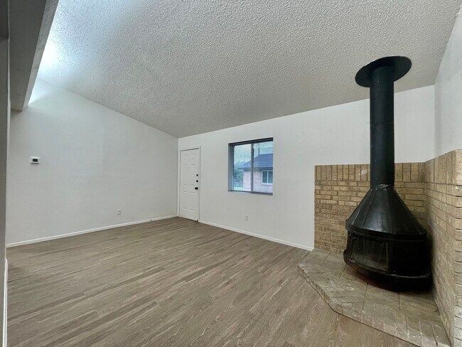 Foto del edificio - 1114/1116 Hazelton