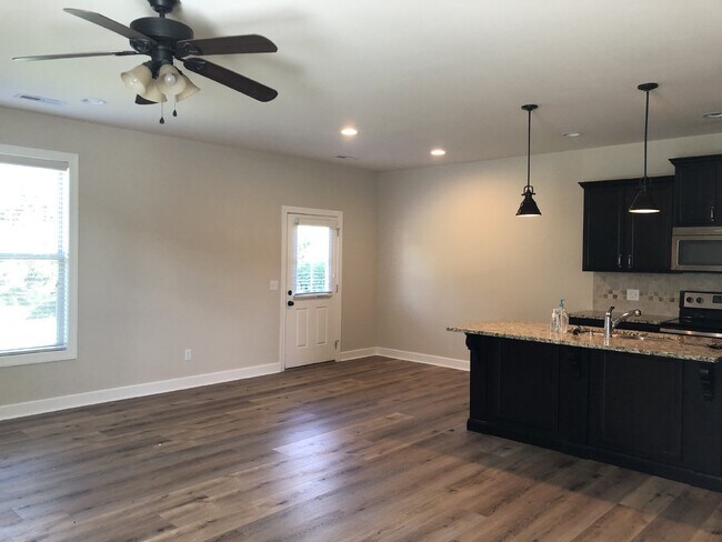 Foto del edificio - 3BD 2.5 BA TOWNHOME FOR RENT IN COOPER SQ