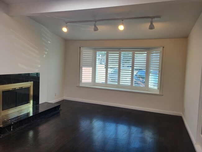 Foto del edificio - 2215 W 237th St