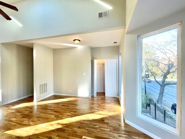 Foto del edificio - 1644 N California Ave