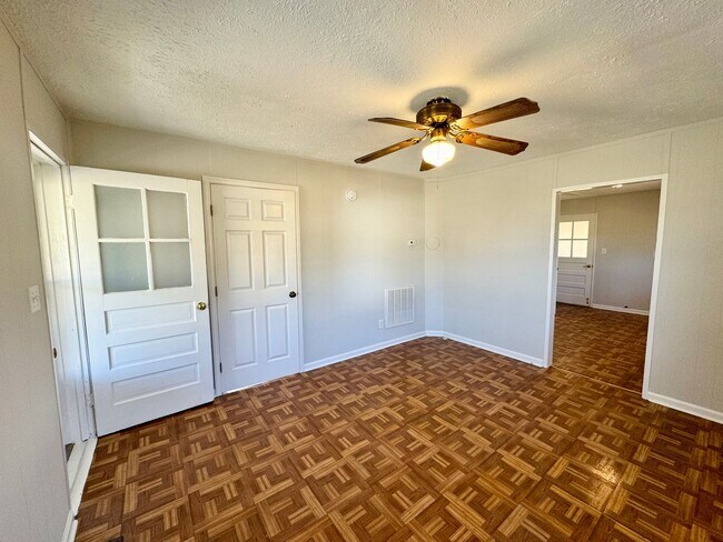 Foto del edificio - Lovely 2 Bedroom Rancher… Waiting for You to Make it Home!