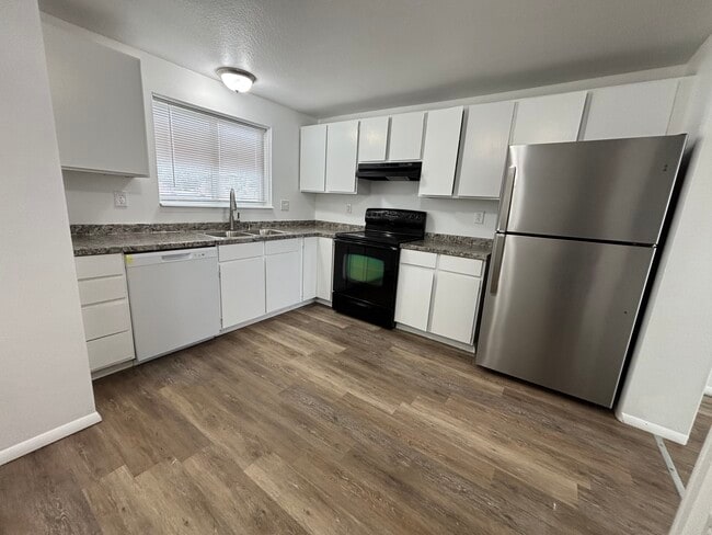 Building Photo - 883 Moccasin Ln