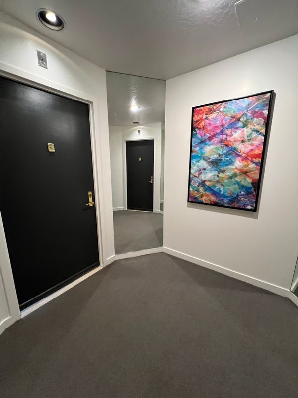 Foto principal - 6363 Christie Ave