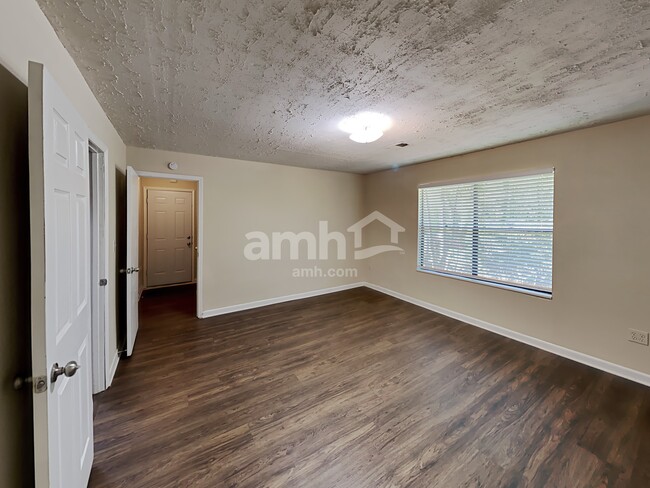 Foto del edificio - 4758 Jamerson Forest Cir